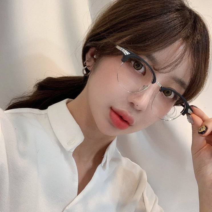 인기있는 VANANA2 메탈브릿지 블랙 하금테 안경 ··· 인기있는 VANANA2 메탈브릿지 블랙 하금테 안경 ···