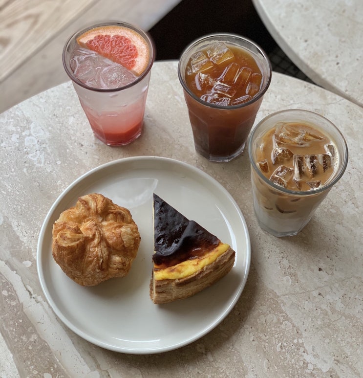  [카페/베이커리] 퀸아망이 맛있는 신사동 가로수길 카페 비파티세리 (신사역 조용한 카페)