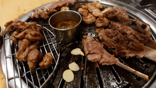  제주시 흑돼지 맛집 제주섬돈. 들고 뜯어 먹는 흑돼지 통갈비
