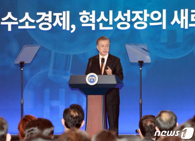 <b>문재인 대통령</b> "<b>수소</b>경제 대전환...<b>그린수소</b>로 100% 전환