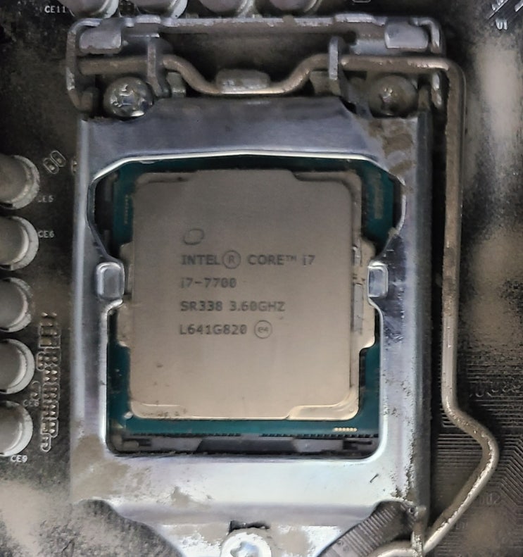 컴퓨터 폐기 cpu i7 7700 amd 그래픽카드 라데온 rx460