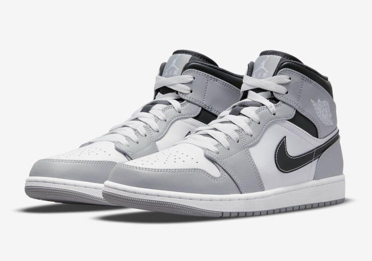  [디테일샷 공개] 에어 조던 1 미드 "라이트 스모크 그레이" (554724-078) Air Jordan 1 Mid “Light Smoke Grey”