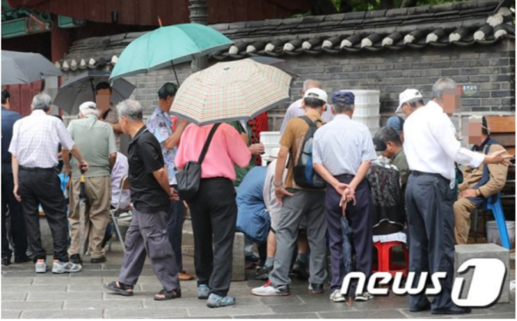 기초연금 줬다뺏고 액수도 작아…노인지원정책 OECD 꼴등 기초연금 줬다뺏고 액수도 작아…노인지원정책 OECD 꼴등