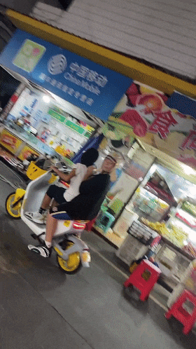 中 – 무개념 중학생들 … 2차 세계대전 일본군모 착용 후 난동 피워 中 – 무개념 중학생들 … 2차 세계대전 일본군모 착용 후 난동 피워