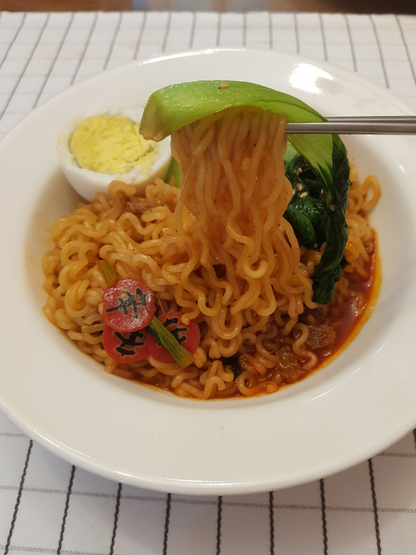  야식이 생각날때 : 적당한 매콤함 신라면 볶은면