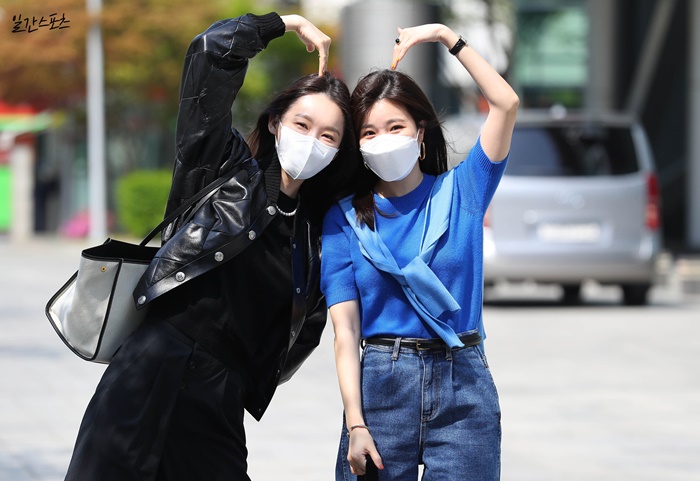 14년차 찐 깐부 인증하는 강민경 이해리 14년차 찐 깐부 인증하는 강민경 이해리