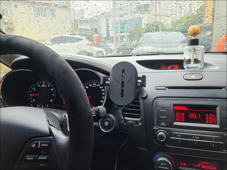  자동차휴대폰거치대 아이리버 ICR-LQ30 다양한 스마트폰 거치가 가능해요