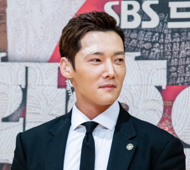 배우 최진혁 유흥주점 갔다고? 방역 위반 미우새 나이 프로필 이상민 차 프로필 나이