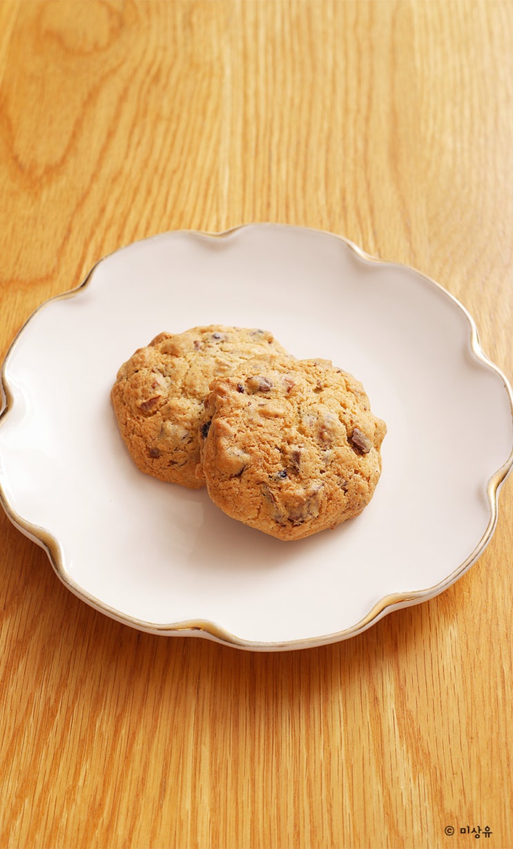 씹을 수록 맛있는 견과류 초코칩 쿠키 만들기