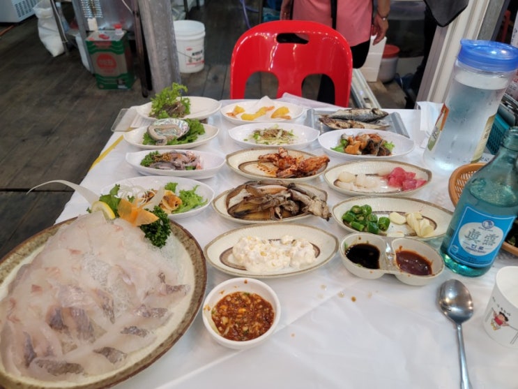 압도적인 서비스 안면도 횟집 막 퍼주는 횟집