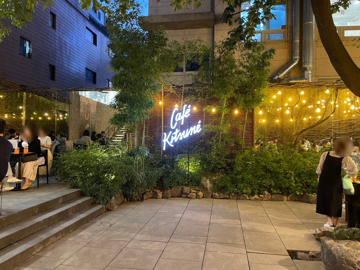 신사 가로수길카페 MAISON KITSUNE 카페키츠네