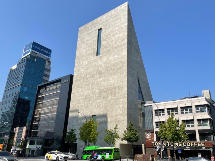  [비주거, 문화공간, 사무실 / 도산대로의 콘크리트 소나무! 삼탄&송은 아트센터 건축 리뷰] Songeun Building in Korea / Herzog & de Meuron