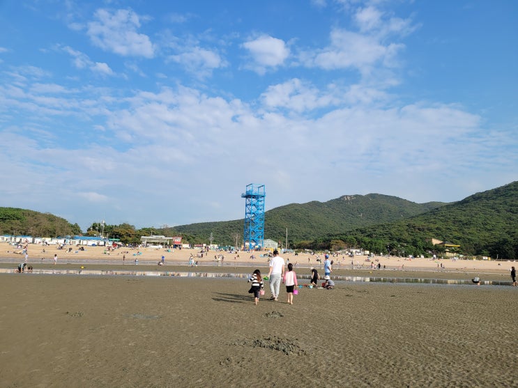  무의도 하나개해수욕장에서 모래놀이