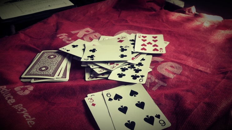  필요없는 것을 버리다. 영어로? Discard!