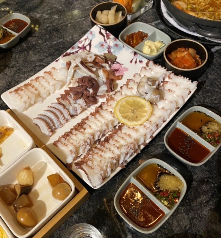  수영역데이트_댄싱컵부산수영점 I 70연탄수영점 I 다리여덟개(문어숙회)