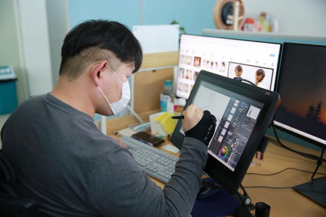 지역 청년과 함께 K-웹툰의 성장을 이끌어 나간다