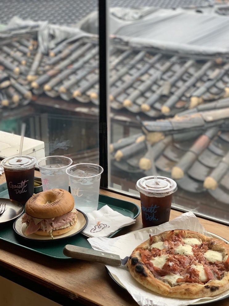  서촌 맛집 / '고트델리' 한옥뷰 신상 맛집! 고트피자, 잠봉베이글 후기