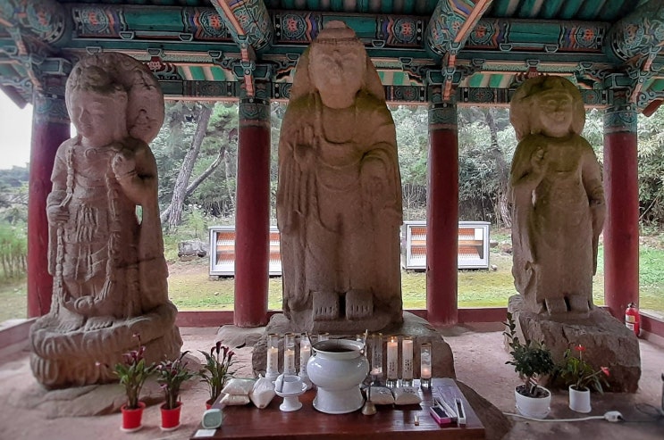  삼존석불입상으로 유명한 남산의 절, 삼불사(三佛寺)