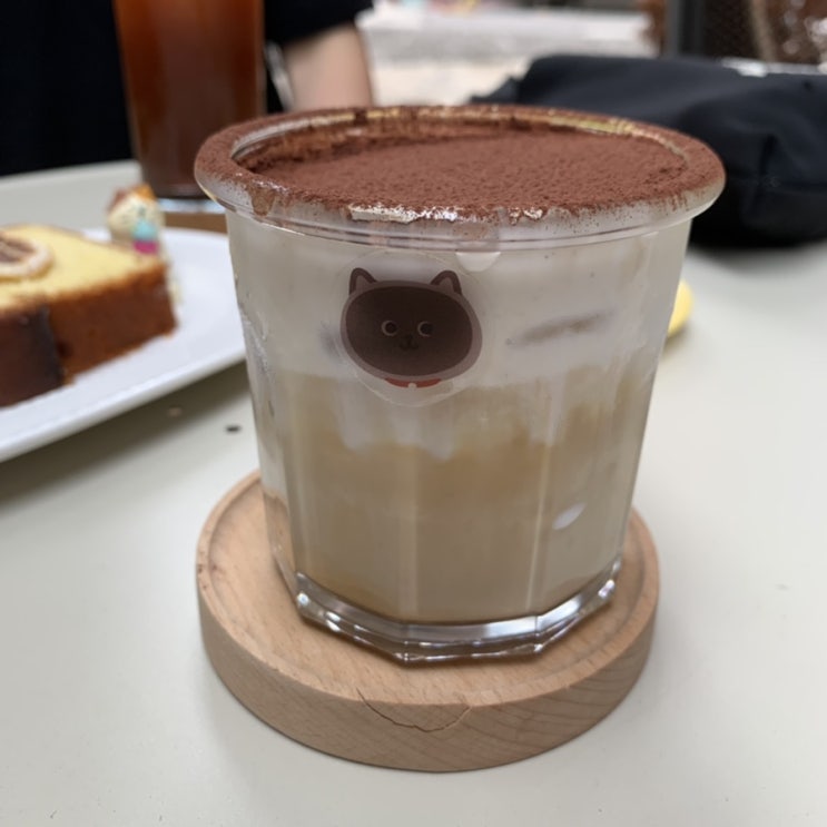  [서울/한남동 카페] 먼봉휴요 & 고양이 덕이라면 가야 할 카페 김메주와 고양이들