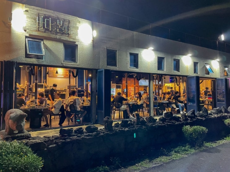  제주 한경면 맛집, 바다를본돼지: 제주 밤바다 즐기며 고기 먹고 싶다면 이곳으로, 바다 조망 식당