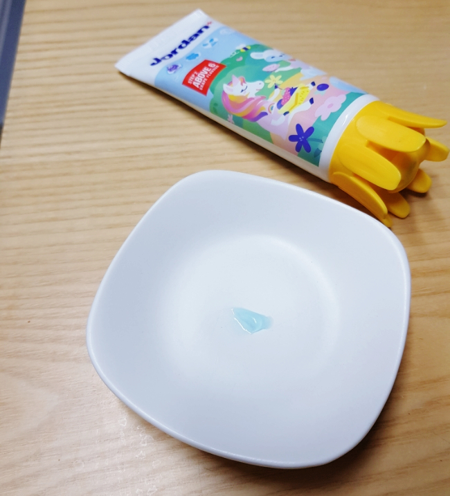  아기 불소 치약 1000pm(조르단) 적정량 / 실제 아기 양치질하는 모습
