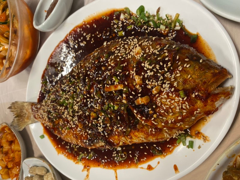 삼천포 실비집 1탄!! 한옥집 리뷰 (반찬이 너무 많아서 술이 아닌 음식에 취하는 FEAT. 무료주류 2병) 7