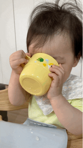 돌전 아기 물 먹는양 물컵 연습
