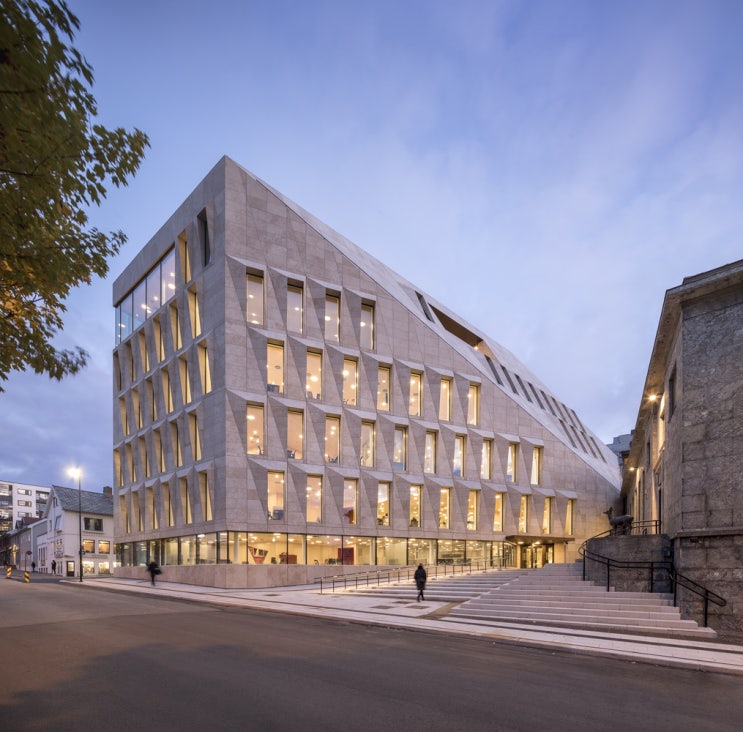 [비주거, 공공건축, 시청 / 기하학을 입은 노르웨이 보되 시청 건축 리뷰] Bodø Town Hall / Atelier Lorentzen Langkilde