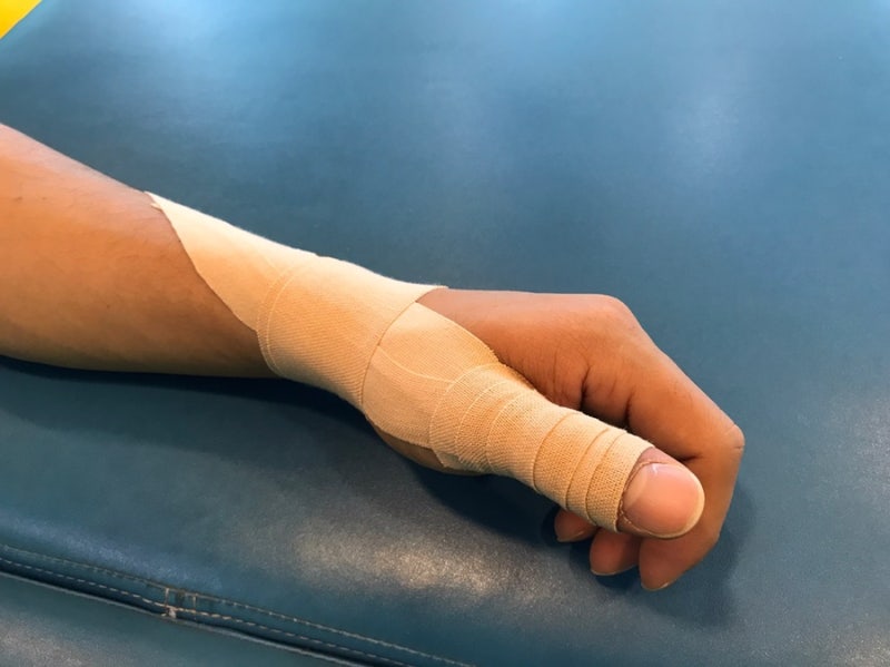 [손 & 손목 테이핑 1편] 손목 통증, 엄지손가락 통증 집에서 할 수 있는 쉽고 간단한 “손목 건....