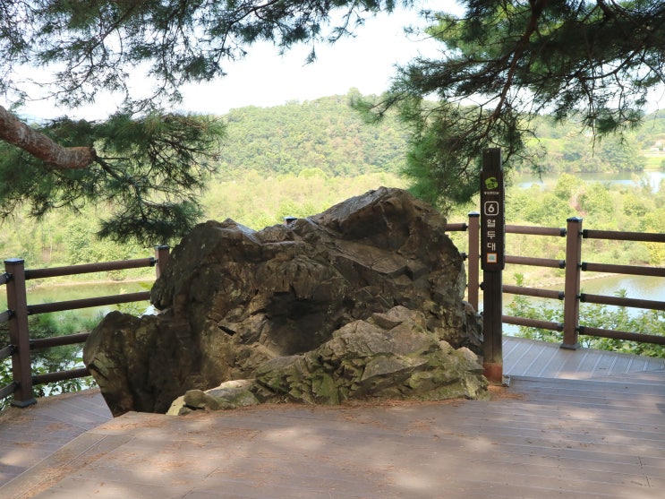 충주 탄금대 : 우륵의 가야금과 신립 배수진에 대한 서사가 있는 곳