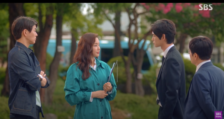  원더우먼 이하늬의 정체성 찾기: 나는 누구이고 어떤 사람인가.