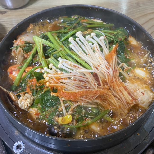  용봉동 해물탕 맛집 포동이아구찜 : 소주가 무한으로 들어가는 해물섞어탕 + 제철 단감 서비스는 덤 , 전철우사거리 밥집 추천