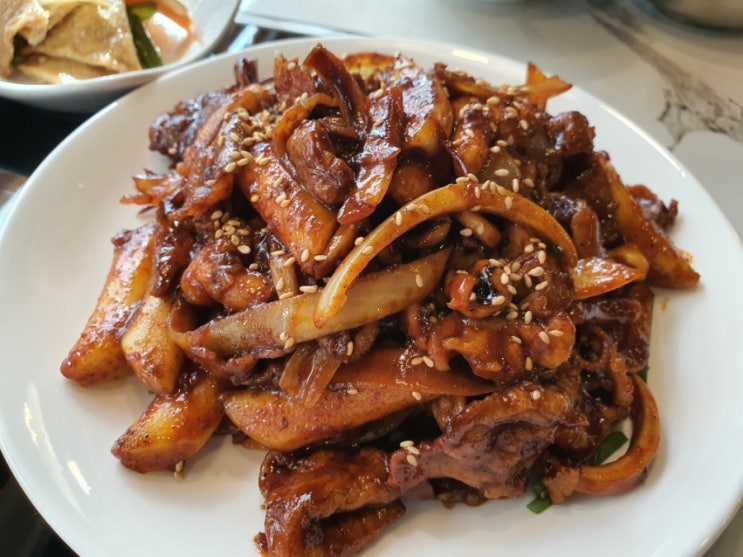 강남역 밥집 하이라미스터왕왕 제육볶음 점심 후기