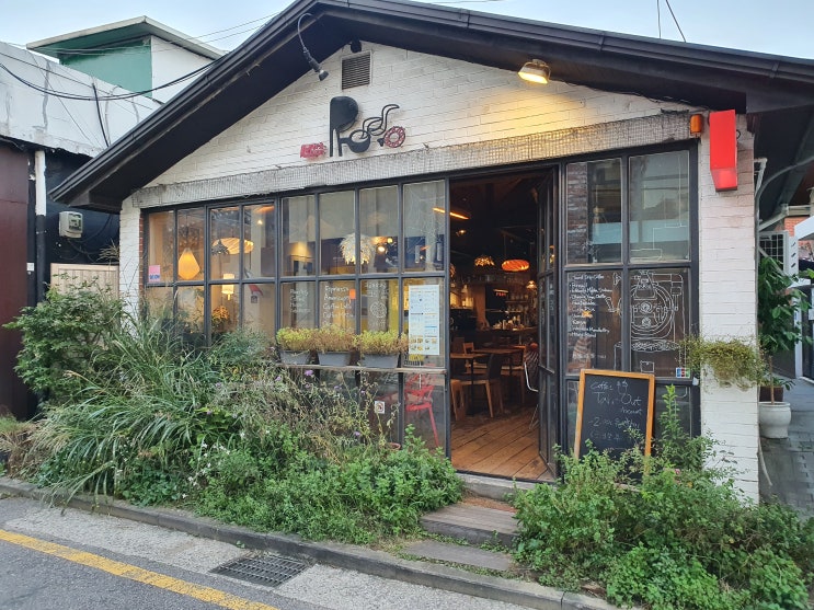  수제 티라미수가 맛있는 삼청동 빈티지한 느낌의 개인카페, 카페로쏘 Cafe Rosso