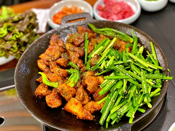  화곡역 삼겹살 - 광선집, 숯불에 구운 꼬들살고기 맛집