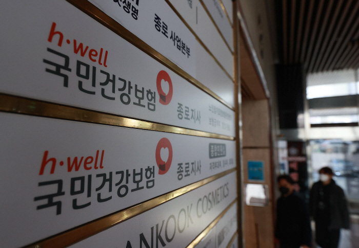 "이게 웬 날벼락"…직장 13곳 다녀 한달 건강보험료 5923만원 폭탄·상한액 8.4배↑ "이게 웬 날벼락"…직장 13곳 다녀 한달 건강보험료 5923만원 폭탄·상한액 8.4배↑