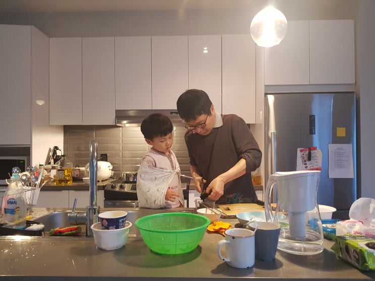  대한민국의 아빠 육아생활사진 공모전 : 주방의 민낯!