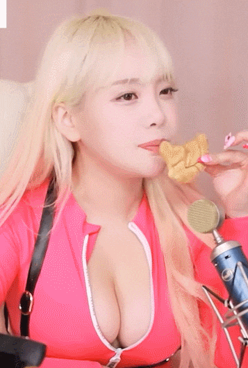  오징어게임 섹시 코스프레 하고 달고나 핥아먹는 퀸다미