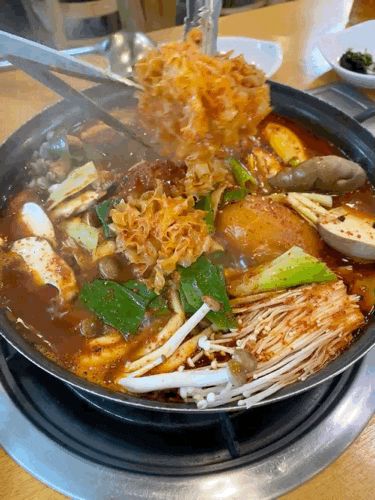 이것은 보약! 한방토종닭볶음탕 맛집 : 장수촌 버섯마을 이것은 보약! 한방토종닭볶음탕 맛집 : 장수촌 버섯마을