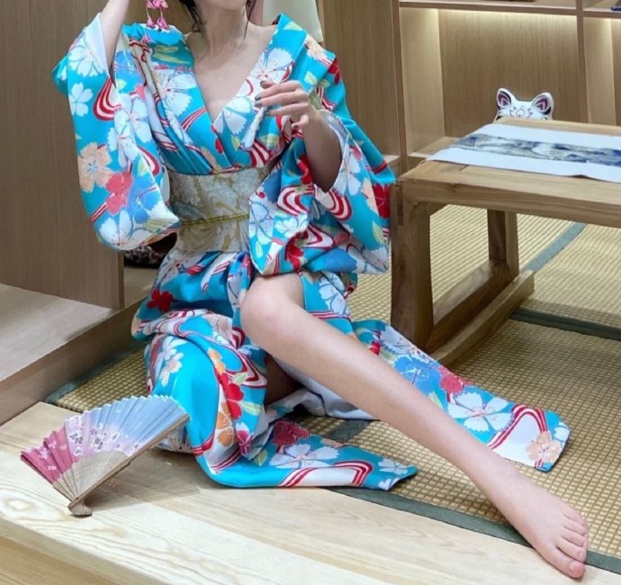일본식 전통복장 입은 허윤미