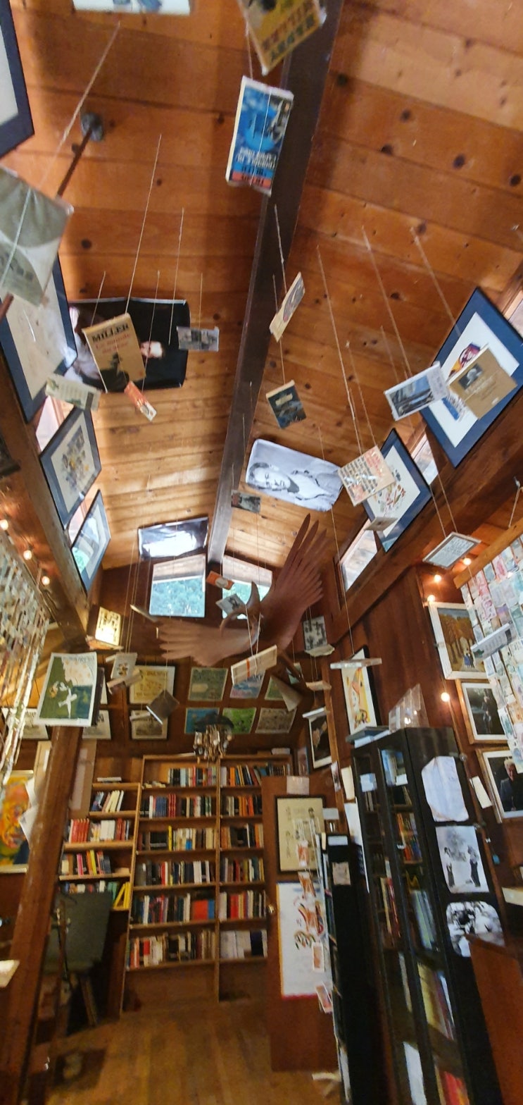 세상에서 가장 작은 도서관 Henry Miller Memorial Library (헨리 밀러 메모리얼 도서관)