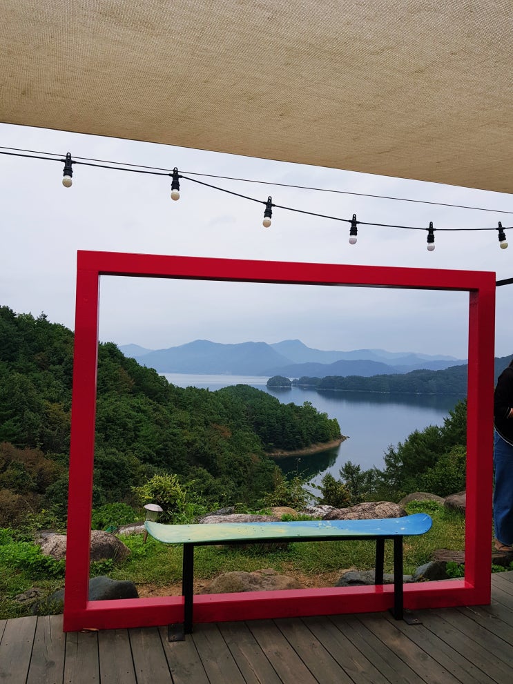  월악산 근처 가볼만한 카페- 게으른 악어 (충주호 전망하기 좋아요)