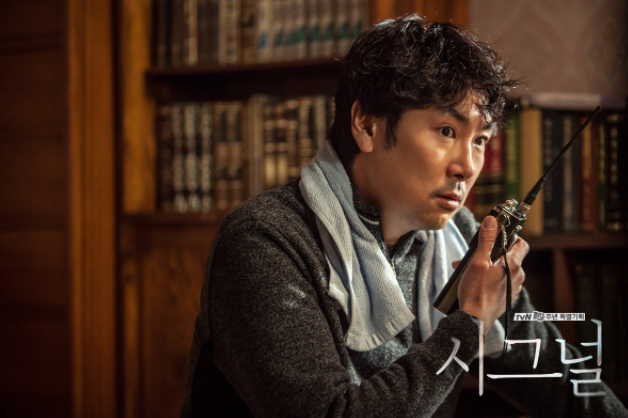 [드라마] 과거와 현재를 이어주는 무전기가 있다면 범죄는 사라질까 : 시그널