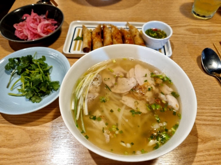  청담역 삼성중앙역 쌀국수, 카페싸이공
