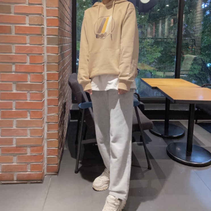  스트릿브랜드 마크엠 :: 황인엽 후드티로 겨울 코디 추천 /베이지 후드티