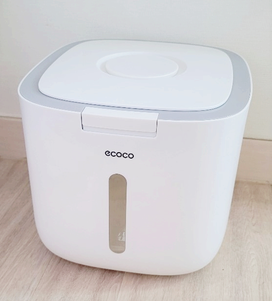 쌀통의 변신/ 진공 밀폐 강아지사료 보관통 ecoco 컴팩트