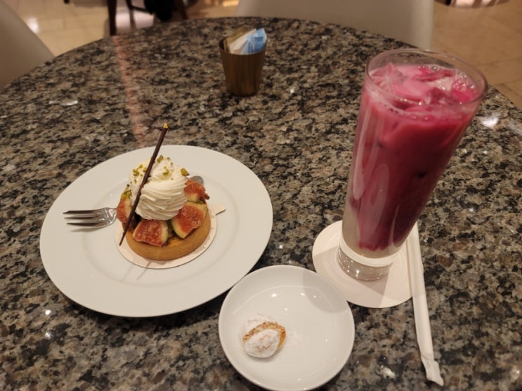  핸드폰, 배터리 충전 비용(?) 2만 5천원! JW매리어트호텔 서울 카페 원(CAFE ONE) 방문후기