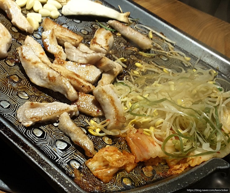  인천 논현 호구포역근처 생고기집 복생삼겹살집에 갔다.