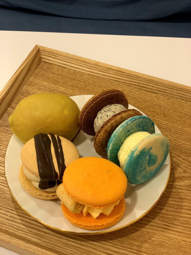  약수 카페 / 약수역마카롱, 뚱카롱은 여기서 ‘카페메나’