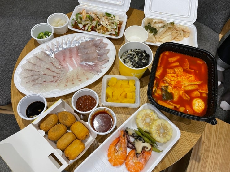  [여수 여행] 1박 2일 가을 여수 | 간장&양념게장 백반 / 참돔, 방어, 농어, 삼치, 갈치회 / 한우차돌삼합(문어, 전복, 새우) / 스벅 할로윈 신메뉴-펌킨 스파이스 라떼
